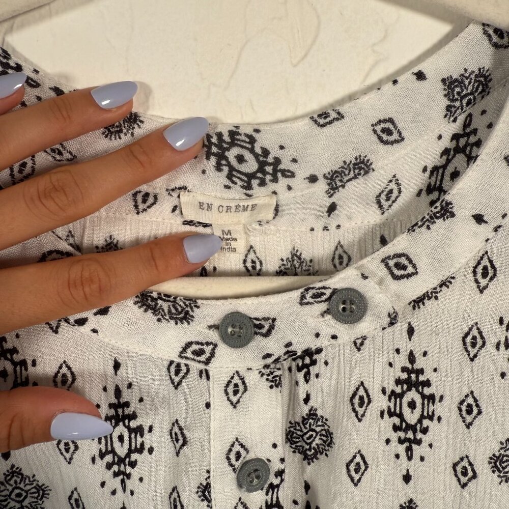 En Crème White Black Ikat Design Band Collar Hi-Low Hem Pocket Tunic Top Size M - Picture 5 of 10